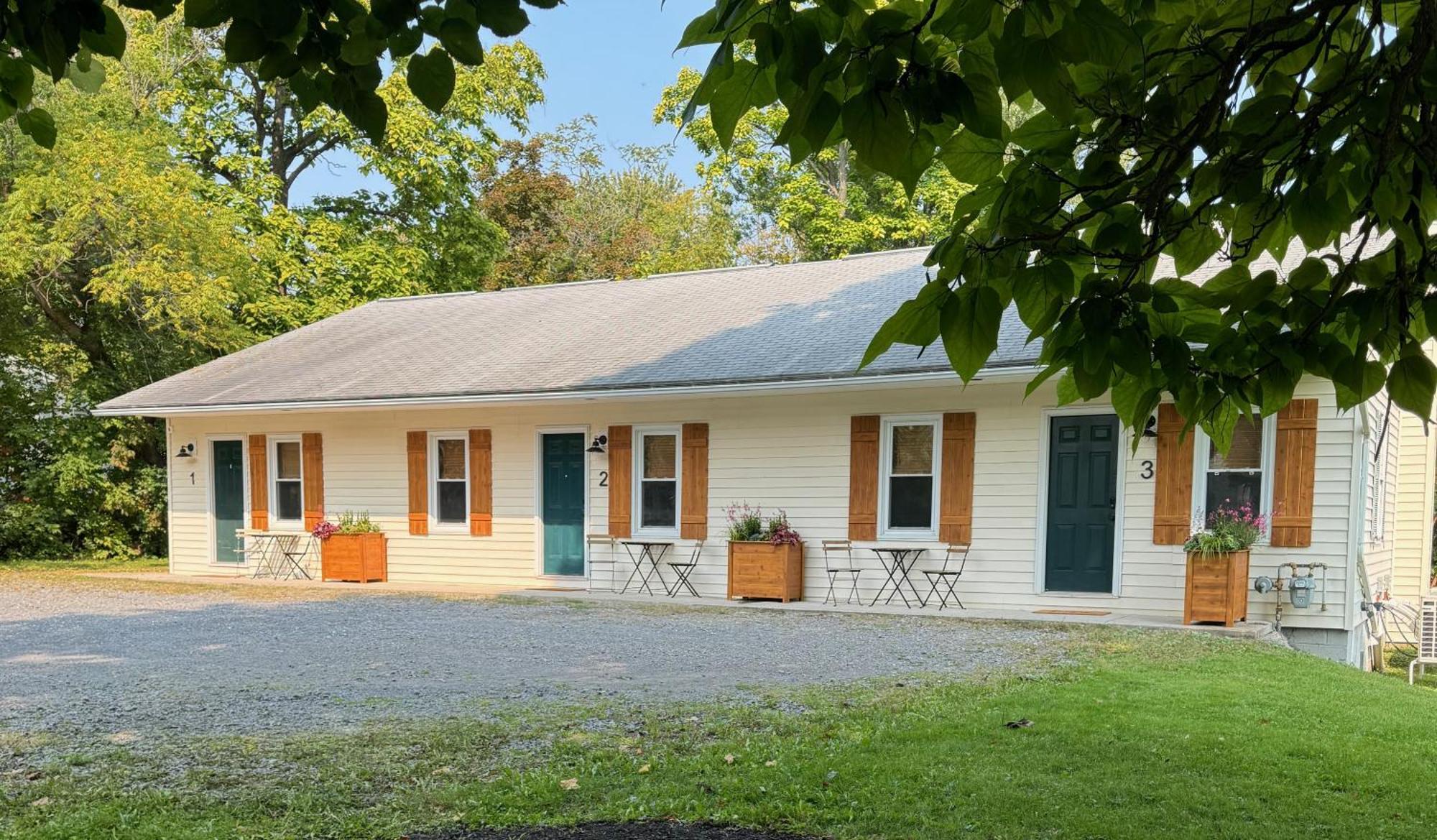 The Inn At The Gate Skaneateles Exterior photo